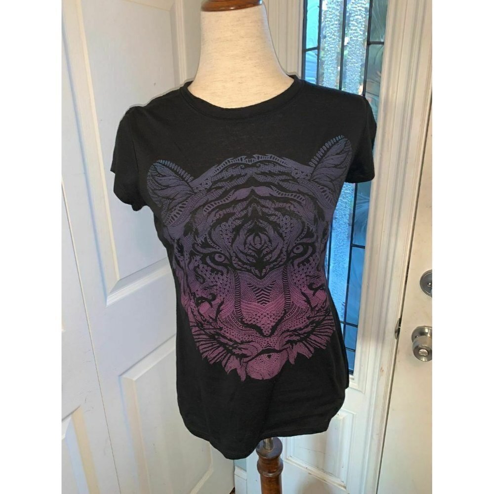 Bobbie Brooks Ladies Tiger Tee Shirt Cap Sleeves Black Background Large